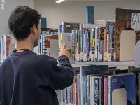 Library: Student Choosing Book 2